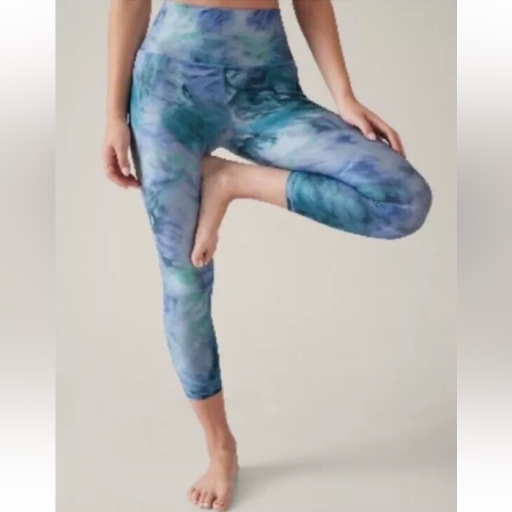 Athleta Salutation Stash Pocket II Capri Women's Leggings Solarize Blue M